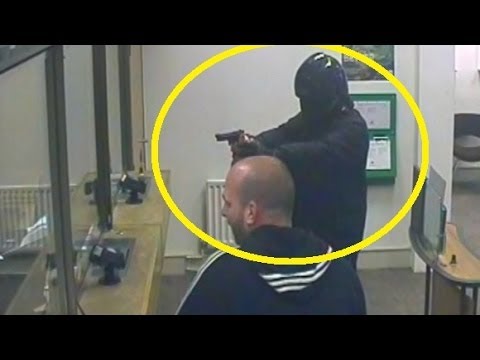 [RAW] Bank Robber Foiled By Window Cleaner Who Spots Fake Gun | London Bank Robbery Fail