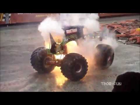 Best of Monster Truck Grave Digger / Jumps, Crashes, Accident