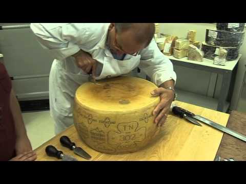 Channel Cheese - How to break open a Parmesan cheese with Carlo Guffanti