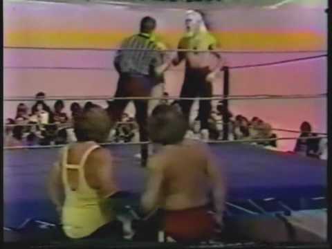 Jimmy Valiant, Wayne Farris vs Danny Davis, Sammy Holt (CWA,11-11-78) Memphis Wrestling