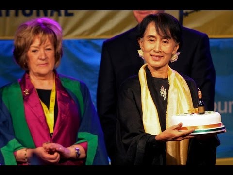 Aung San Suu Kyi receives Dublin's Freedom of City Award