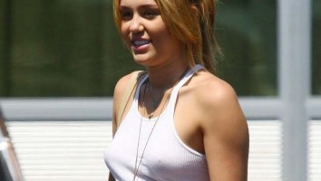 Celebrities with no bra