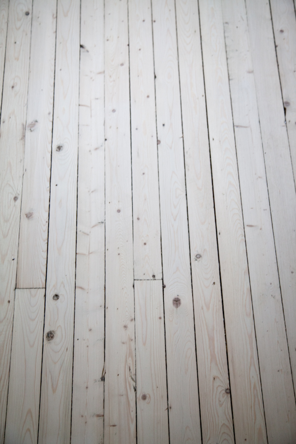 cottage_white_painted_floors-9