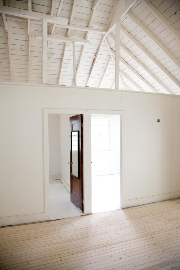 cottage_white_painted_floors-11