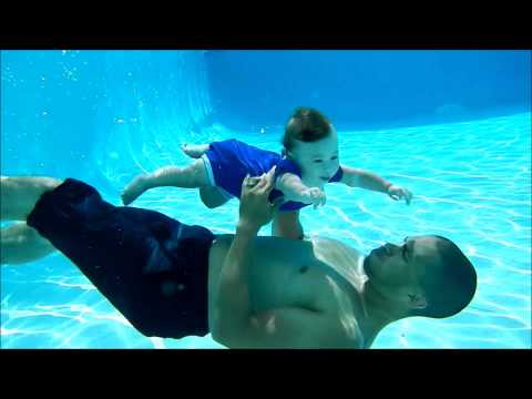 7 month old baby swimming underwater!