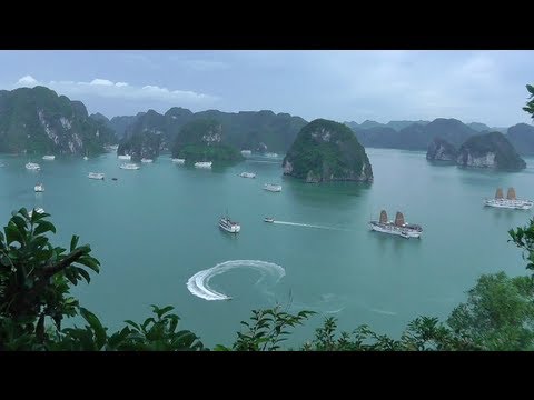 Traveling Vietnam: Hanoi to Halong Bay