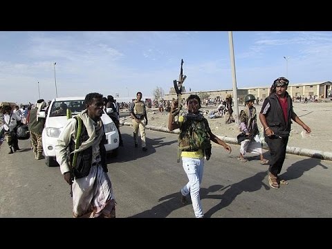 Yemen president flees palace as fighting erupts in Aden