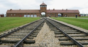 auschwitz-entrance-P