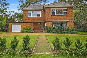  8 Ingalara Avenue, Wahroonga sold at auction for $1,895,000. The reserve was $1.5 million.