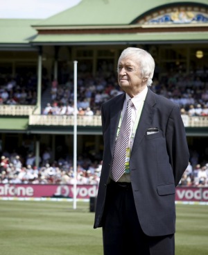 Rickie benaud

2013-01-03_CH9Cricket_ 0379.jpg

Correction on name: Richie Benaud