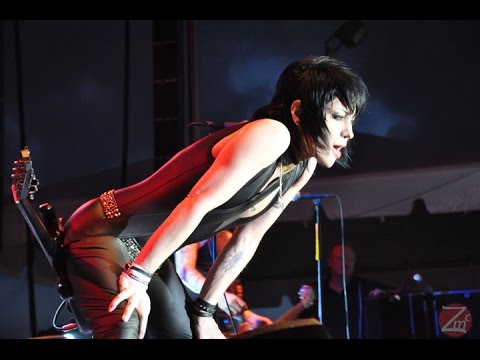 Joan Jett Shout (Live)