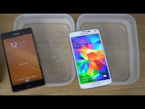 Sony Xperia Z3 vs. Samsung Galaxy S5 - Water Test (4K)