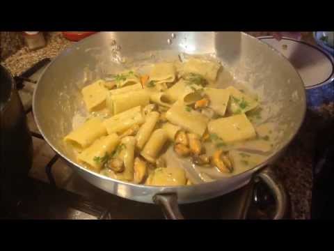 Paccheri con le cozze e crema di cannellini