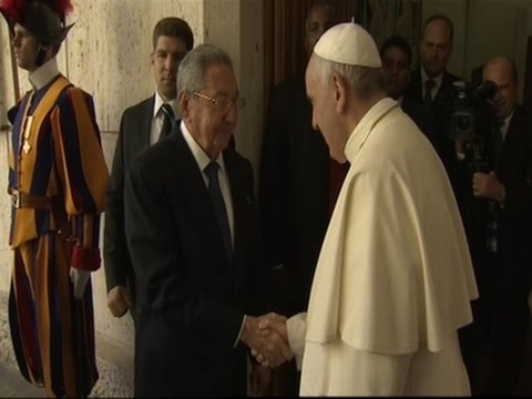 Raw: Raul Castro Meets Pope Francis