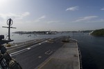 The Nimitz-class aircraft carrier USS George Washington transits Tokyo Bay as it prepares to arrive at Fleet Activities Yokosuka, Japan, 15 May, 2015.