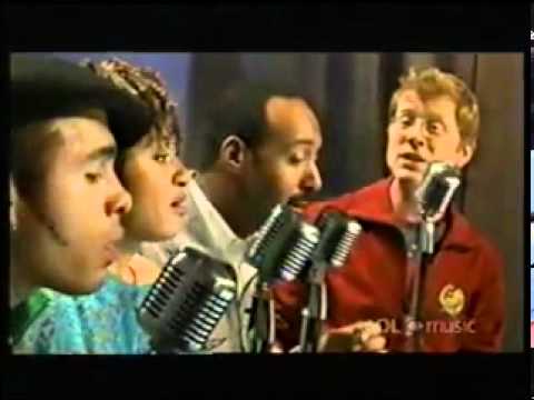 Jesse L. Martin sings Seasons of Love w/ Rent costars.