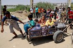 Displaced Iraqis from Ramadi cross the Bzebiz bridge fleeing fighting in Ramadi, 65 km west of Baghdad, Iraq, Wednesday, May 20, 2015.