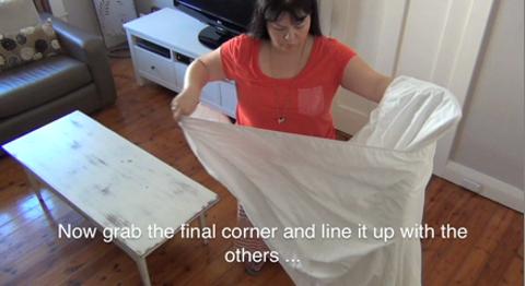 How to fold a fitted sheet