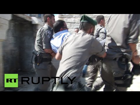 RAW: Palestinians clash with Israeli police during Jerusalem Day march