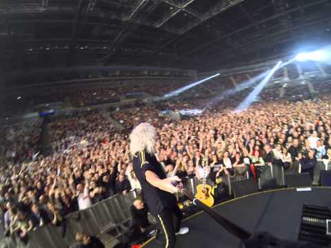 Selfie Stick Video - LIVERPOOL Echo arena [February 26, 2015] - Brian May