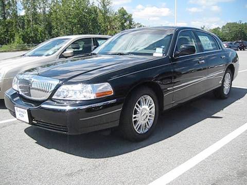 2009 Lincoln Town Car Signature Limited Start Up, Engine, and In Depth Tour