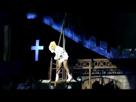 Lady Gaga HIT IN THE HEAD DURING Judas - BTW Ball (Auckland, New Zealand) 10/06/2012 GagaFail