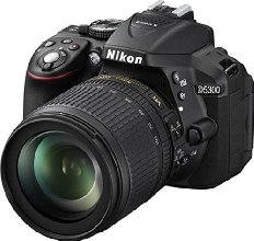 Nikon D5300 - Cámara réflex digital de 24.2 Mp (pantalla 3.2", estabilizador óptico, vídeo Full HD), color negro - kit con objetivo AF-S DX 18-105mm VR [importado]