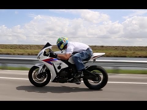 180MPH battle Honda CBR1000rr vs 900HP Nissan