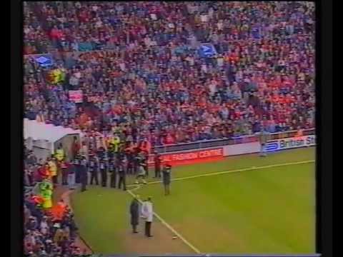 MUFC V Everton - Sir Matt Busby DIES - Minute silence 1994