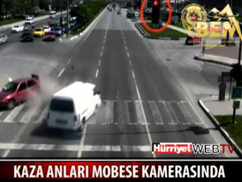 Bursa'da Akılalmaz Trafik Kazaları Mobese Kameralarından