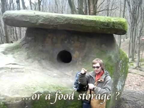 1382B+1011 Dolmens with Holes for Human Sacrifice 穴あきドルメンは人間用のオリだった（人間エサ論）