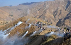 Tear gas smoke rises during clashes between Turkish security forces and Kurdish protestors in Yuksekova in the province of Hakkari on 30 August 2013. (Photo: AFP - STR)