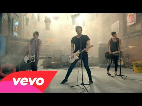 5 Seconds Of Summer - She Looks So Perfect