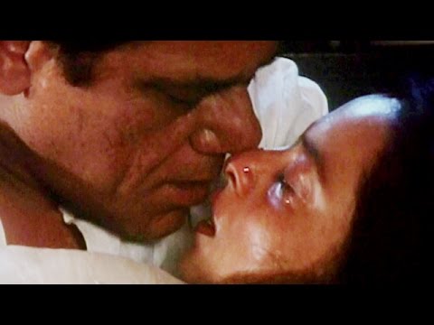 Bollywood Actress Rekha Hot Bed Room Scene