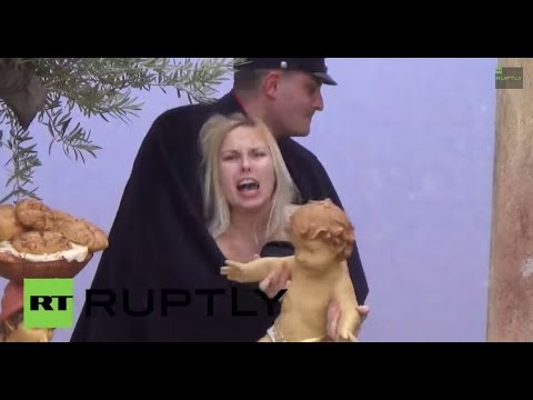 Holy See: Topless FEMEN activist kidnap baby Jesus