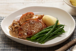 Pork steaks with apple, cream and cider sauce