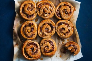 Sticky spelt, apple and date scrolls