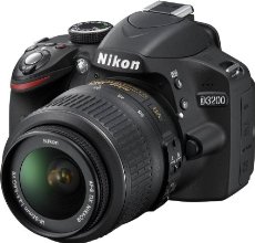 Nikon D3200 - Cámara réflex digital de 24.2 Mp (pantalla 3", estabilizador óptico), negro - kit con objetivo AF-S DX 18-55mm f/3.5 VR