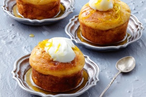 Lemon and yoghurt syrup cakes