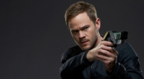 The final interview from our visit to the set of Killjoys is with Aaron Ashmore. He had a lot to share with us about his character, John, and his relationship […]