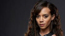 In the second interview from our visit to the Killjoys set, we sit down with Hannah John-Kamen. She’s owning the sci-fi world this summer as Dutch, and shared some great […]