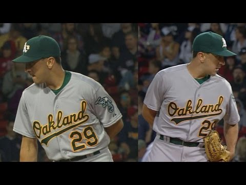 OAK@BOS: Switch-pitcher Venditte makes his MLB debut