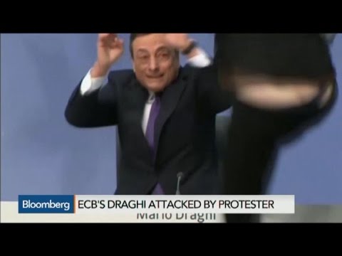 Mario Draghi Showered With Shouts, Confetti in Protest