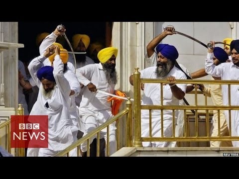 Sikh groups clash with swords at India's Golden Temple - BBC News