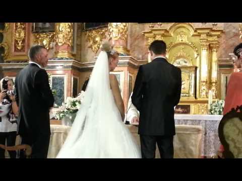 Entrega de arras en la Iglesia. Boda de Ester y Diego.