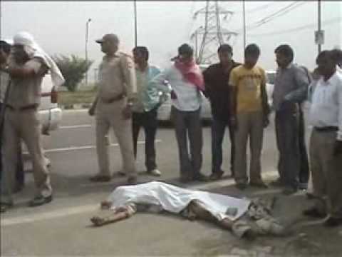 01.05.2010 Greater Noida Expressway Accident.wmv