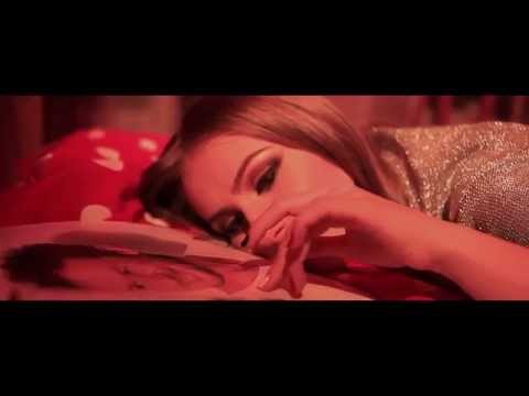 Ester si Ana Baniciu cu Puya, Doddy, Vescan, Mahia - Cuminte de Craciun (Videoclip)