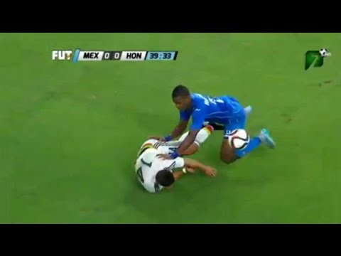 Lesión de Chicharito Hernandez en la clavicula  - Mexico vs Honduras 0-0 Amistoso 2015