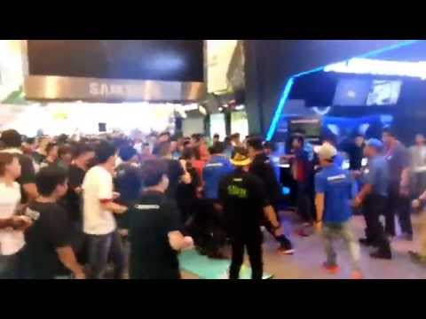 Chinese & Malay fight. Plaza Lowyat, Bukit Bintang. Kuala Lumpur (Complete video HD)