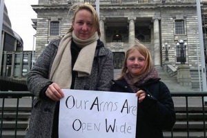 Milli and Flo McNeill from Paekakariki came to Parliament on Friday with a message for the Prime Minister to raise the refugee quota.